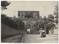 Siena, due viaggiatrici presso porta Romana