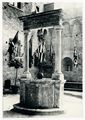 Siena, pozzo del cortile di palazzo Chigi Saracini