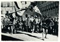 Siena, sbandierata della Nobile Contrada del Bruco in piazza Duomo durante il Palio