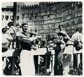 Siena, venditori di dolciumi in piazza del Campo nei giorni del Palio