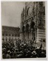 Siena, corteo storico in piazza Duomo durante il Palio