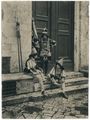 Siena, tre figurini della Contrada della Pantera