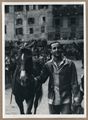 Siena, fantino con barbero durante il Palio