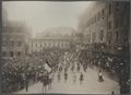 Siena, corteo storico in piazza del Campo durante il Palio