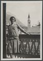 Cortina d'Ampezzo, ritratto di donna al balcone