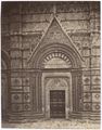 Siena, portale centrale del battistero di San Giovanni.