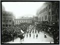 Siena, corteo storico in piazza del Campo durante il Palio