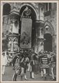 Siena, il drappellone condotto nel palco dei capitani per il Palio del 16 agosto 1947
