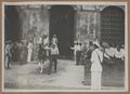 Siena, uscita dei fantini dall'entrone di palazzo Pubblico per il Palio del 16 agosto 1947