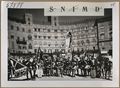 Siena, comparsa della Contrada priora della Civetta con il drappellone vinto il 16 agosto 1937