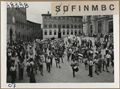 Siena, figurini delle contrade in piazza Duomo
