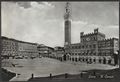 Siena, veduta di palazzo Pubblico e di piazza del Campo