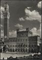Siena, veduta di palazzo Pubblico e di piazza del Campo