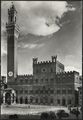 Siena, veduta di palazzo Pubblico e di piazza del Campo