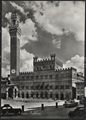 Siena, veduta di palazzo Pubblico e di piazza del Campo