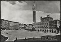 Siena, veduta di palazzo Pubblico e di piazza del Campo
