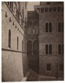 Siena, elemento architettonico che unisce palazzo Spannocchi alla rocca Salimbeni