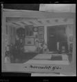 Una pagina dell'album della famiglia 'Cesarini' con l'immagine con l'interno della ditta Lombardi