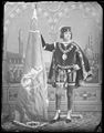 Ritratto in studio di figurino della Nobile Contrada della Torre
