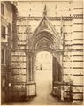 Siena, porta laterale del duomo Nuovo