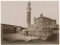 Siena, veduta di palazzo Pubblico e di piazza del Campo