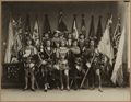 Ritratto di gruppo in studio di figurini del Palio di Siena