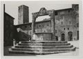 San Gimignano, piazza della Cisterna