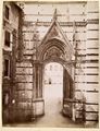 Siena, porta laterale del duomo Nuovo